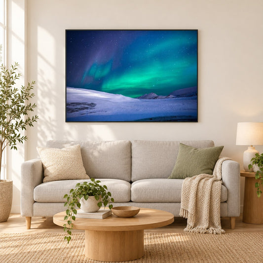 Arktische Aurora als gerahmtes Diamond Painting im Wohnzimmer