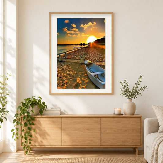 Boot am Strand als gerahmtes Diamond Painting im Wohnzimmer