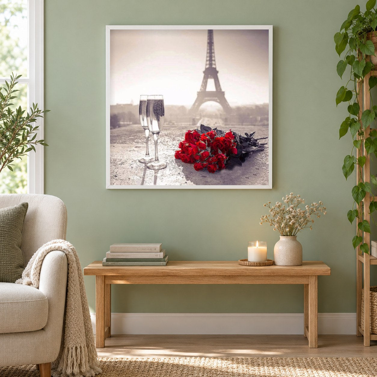 Eiffelturm & Rosenstrauß als gerahmtes Diamond Painting im Wohnzimmer