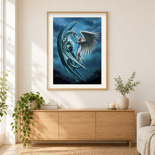 Engelsmädchen & Drache als gerahmtes Diamond Painting im Wohnzimmer