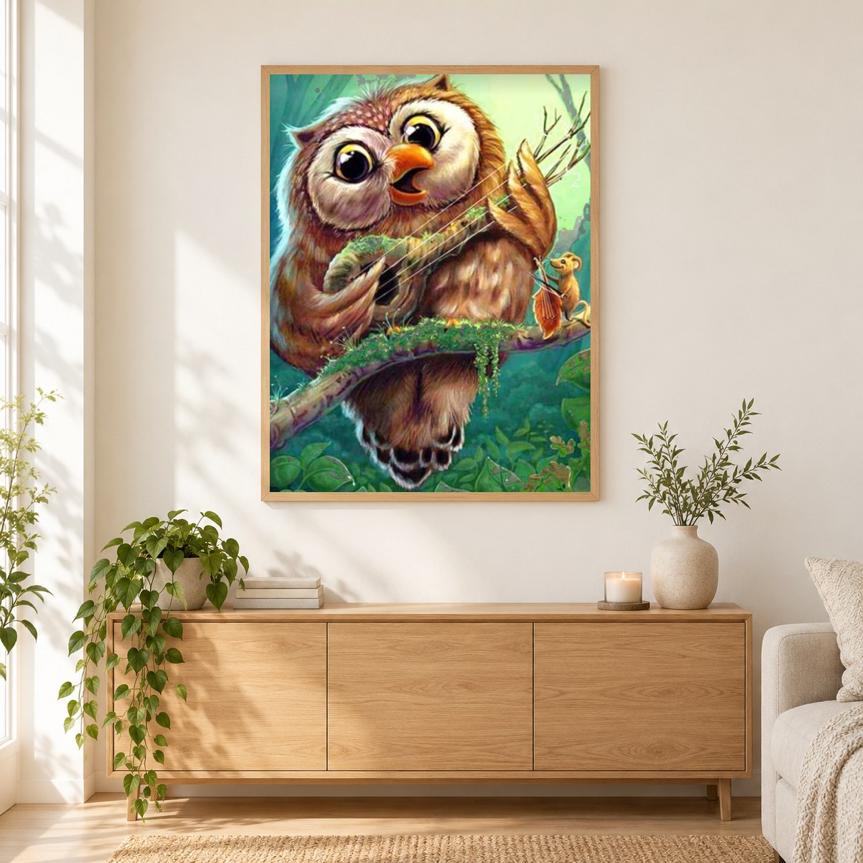 Eule spielt Gitarre als gerahmtes Diamond Painting im Wohnzimmer