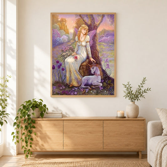Göttin der Einhörner als gerahmtes Diamond Painting im Wohnzimmer
