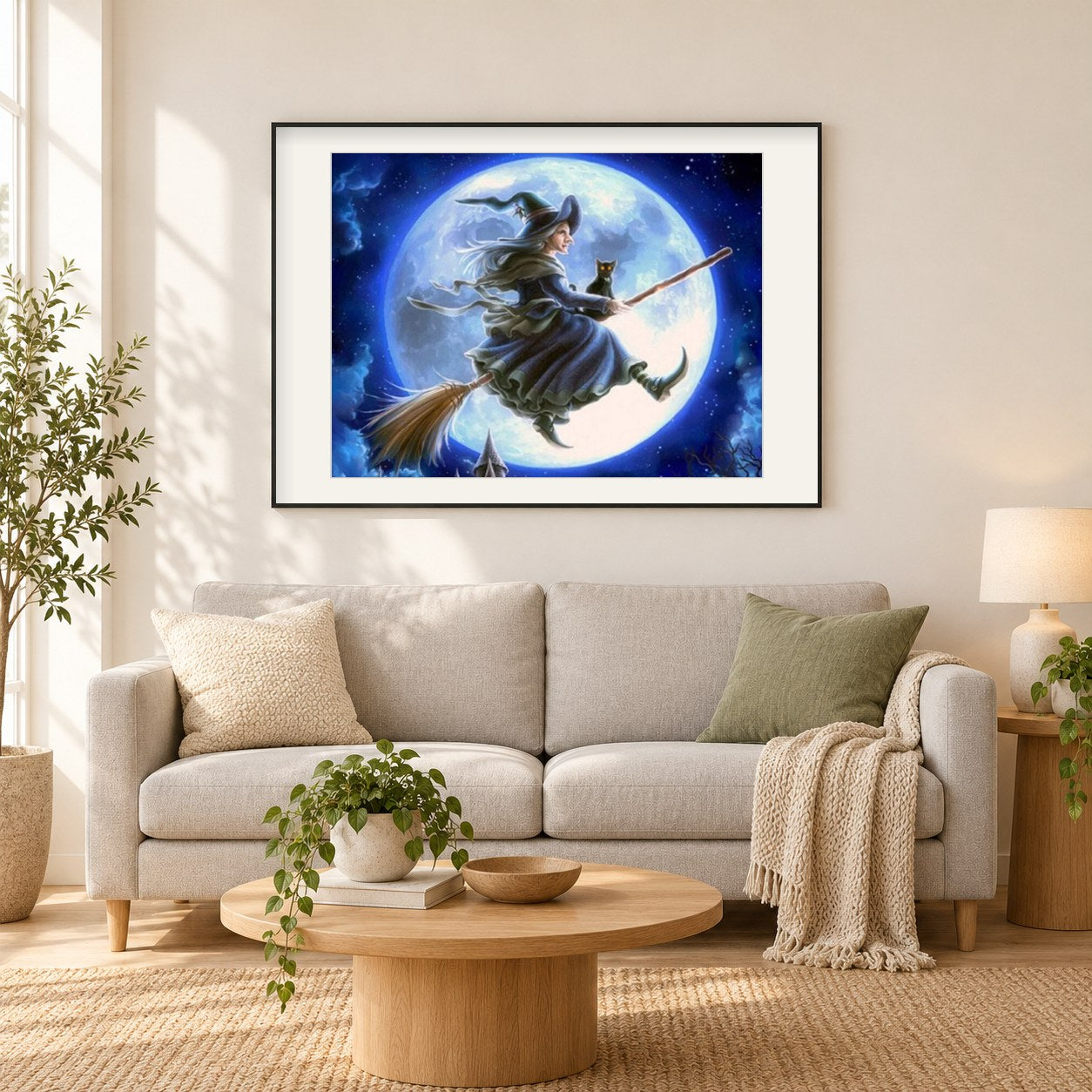 Halloween Hexe und Katze auf Besen als gerahmtes Diamond Painting im Wohnzimmer
