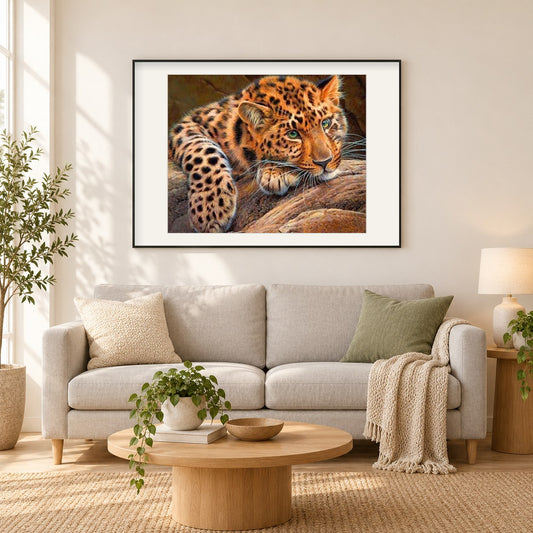 Jaguar Diamant als gerahmtes Diamond Painting im Wohnzimmer