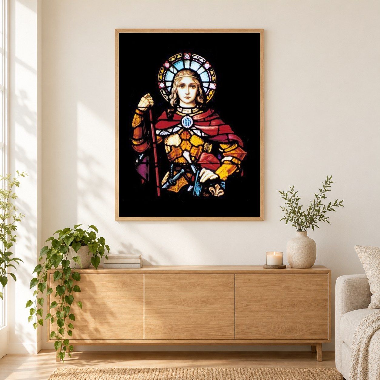 Jeanne d'Arc Glasmalerei als gerahmtes Diamond Painting im Wohnzimmer