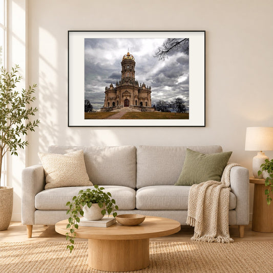 Manor Dubrovitsy als gerahmtes Diamond Painting im Wohnzimmer