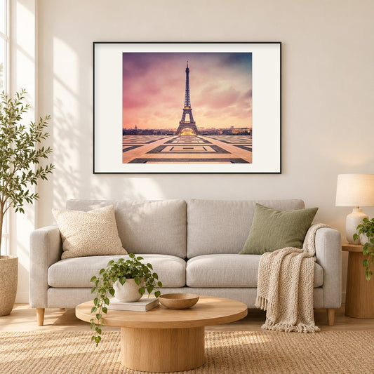 Paris Schönheit - Eiffelturm als gerahmtes Diamond Painting im Wohnzimmer