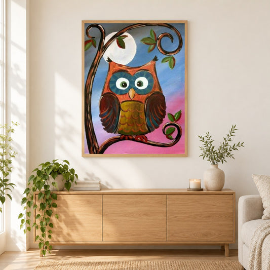 Ruhende Eule als gerahmtes Diamond Painting im Wohnzimmer