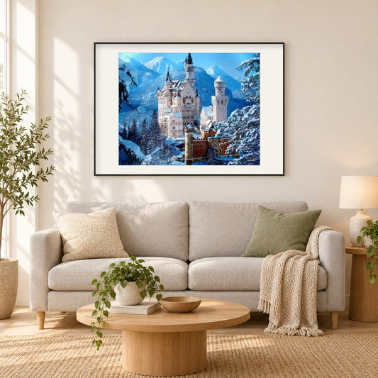 Schloss Neuschwanstein im Winter als gerahmtes Diamond Painting im Wohnzimmer