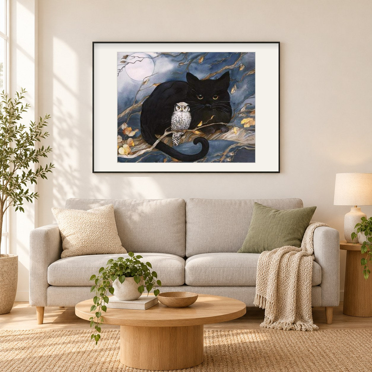 Schwarze Katze & Eule sitzen auf Baum als gerahmtes Diamond Painting im Wohnzimmer