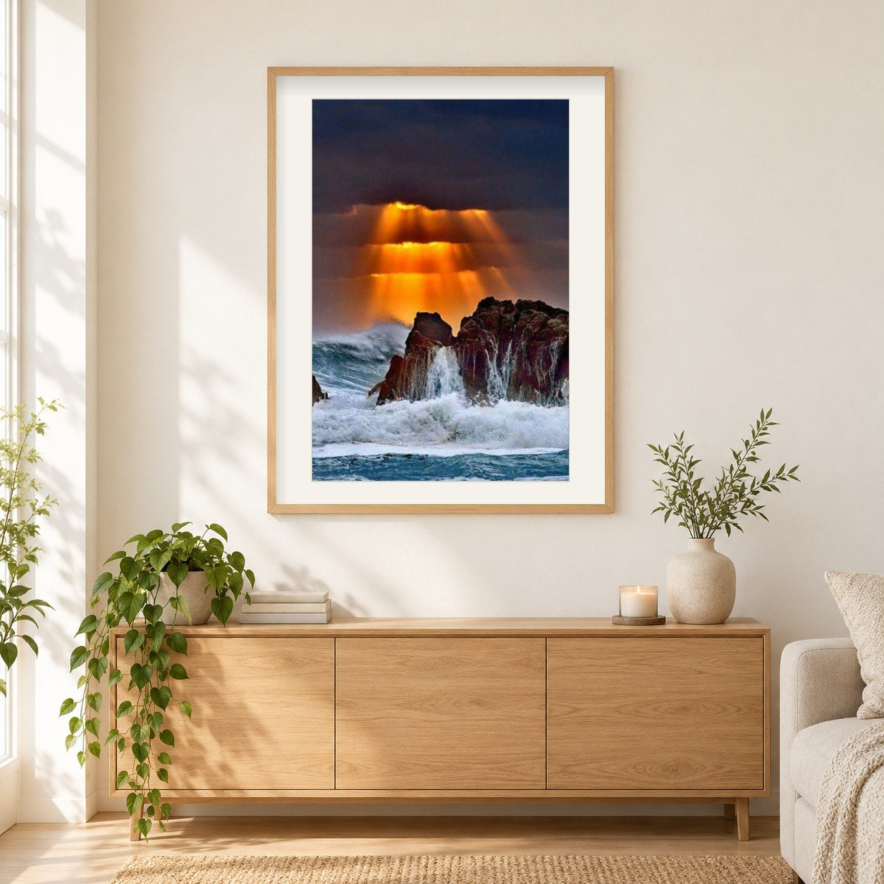Sonnenlicht kommt aus den Wolken als gerahmtes Diamond Painting im Wohnzimmer
