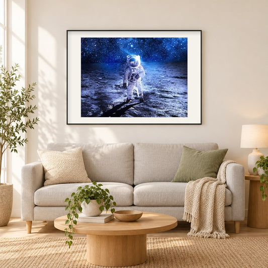Space Astronaut als gerahmtes Diamond Painting im Wohnzimmer