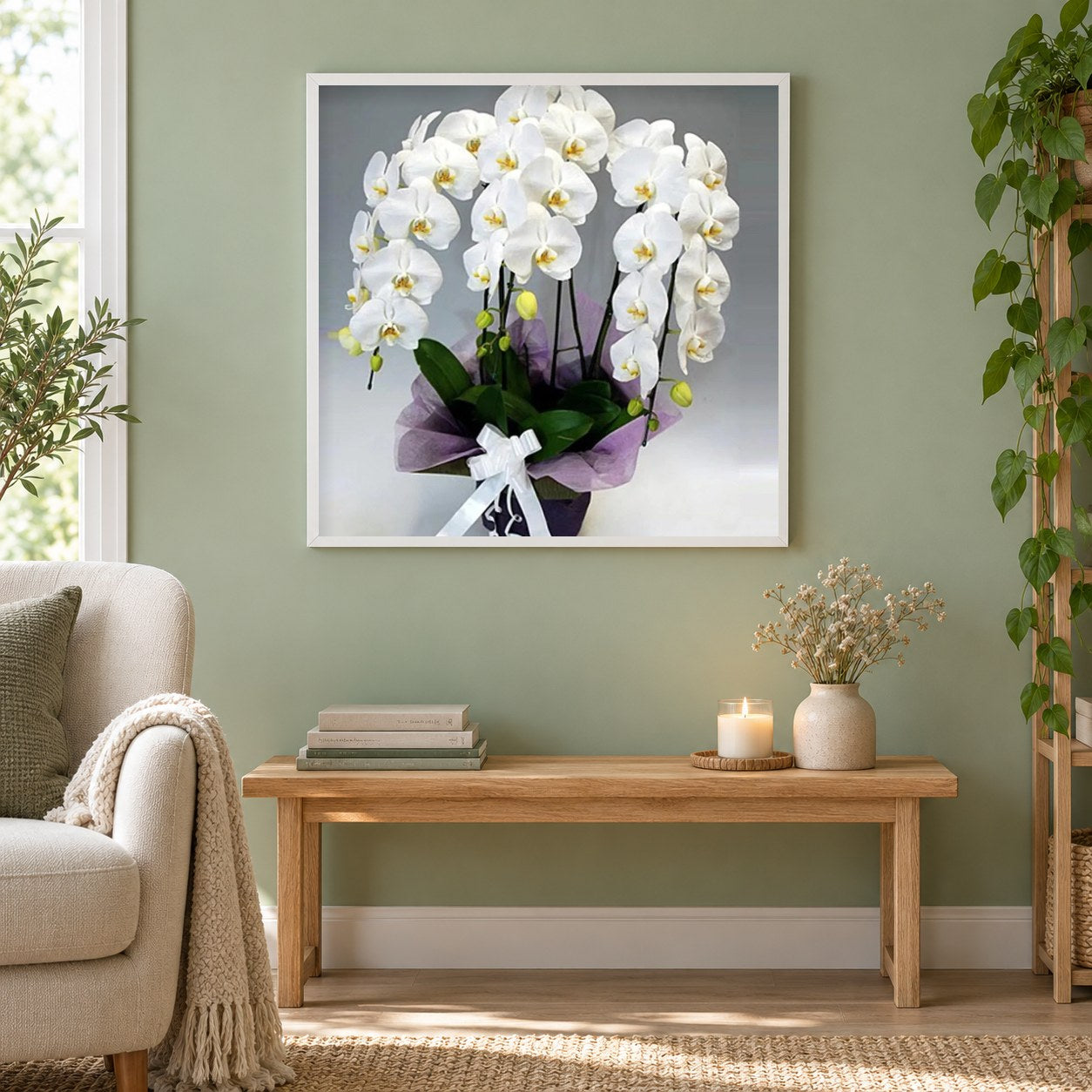 weißen Orchideen als gerahmtes Diamond Painting im Wohnzimmer