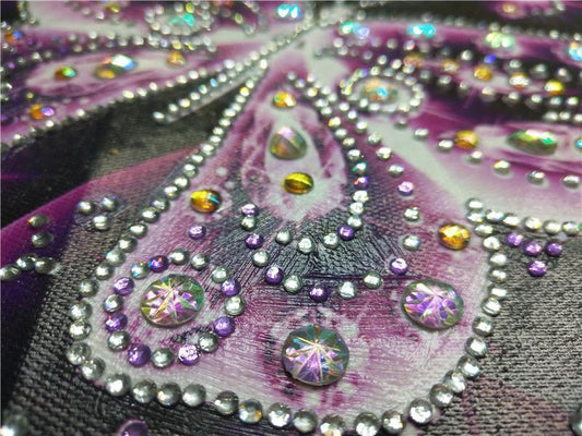 Leuchtendes Schmetterlings Porträt - Spezielle Form Diamond Painting - Diamond Painting